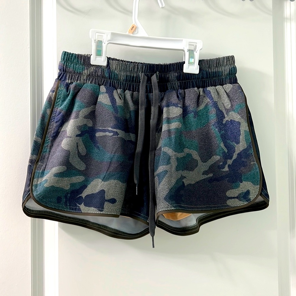 NWOT Niyama Sol workout shorts